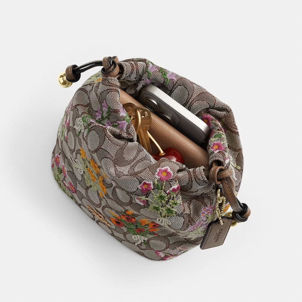 Faye Minitask i signatur-jacquard med blomsterbroderi