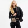 Faye Minitask i signatur-jacquard med blomsterbroderi