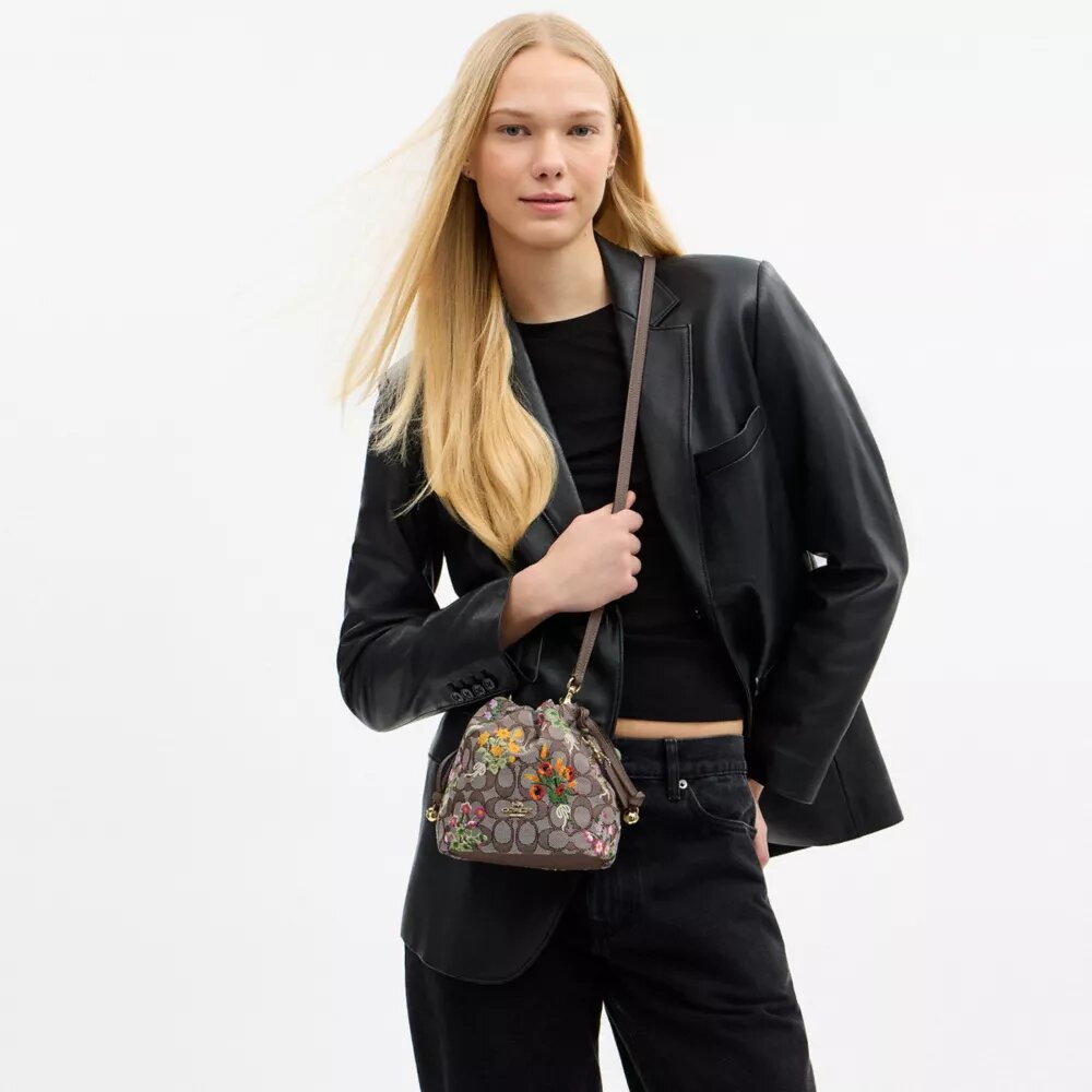 Faye Minitask i signatur-jacquard med blomsterbroderi