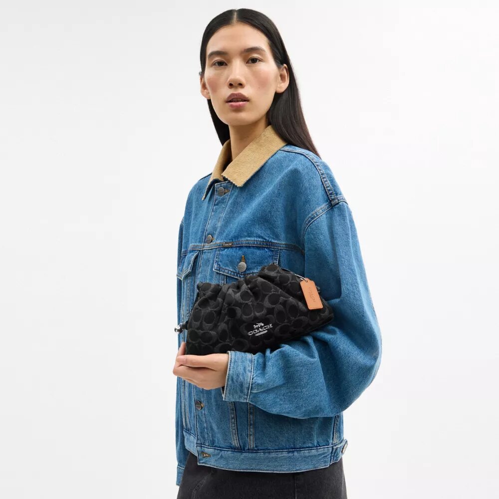Faye skuldertaske i signaturdenim