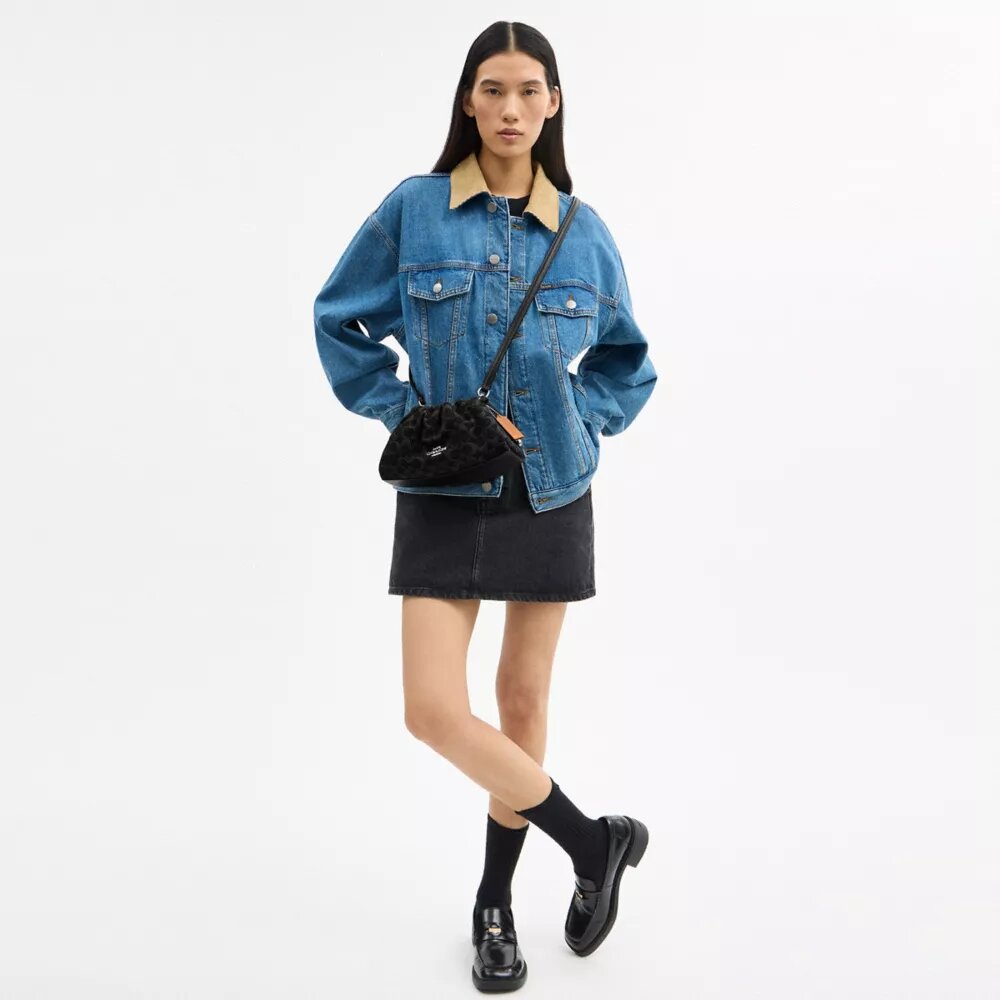 Faye skuldertaske i signaturdenim