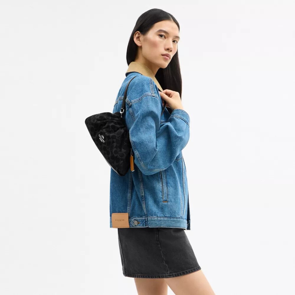 Faye skuldertaske i signaturdenim