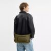 Finn crossbody-taske med lommer