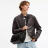Finn crossbody-taske med lommer