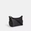 Finn crossbody-taske med lommer i Signature Canvas