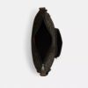 Finn crossbody-taske med lommer i Signature Canvas