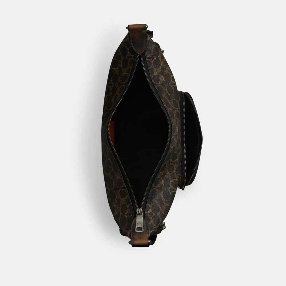 Finn crossbody-taske med lommer i Signature Canvas