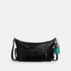 Finn crossbody-taske med lommer og Vedhæng