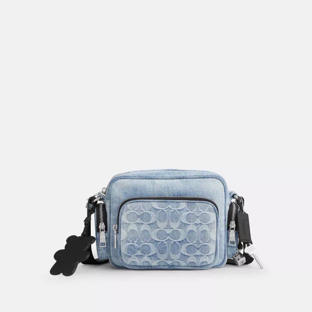Fletcher crossbody-taske i den populære signatur-denim