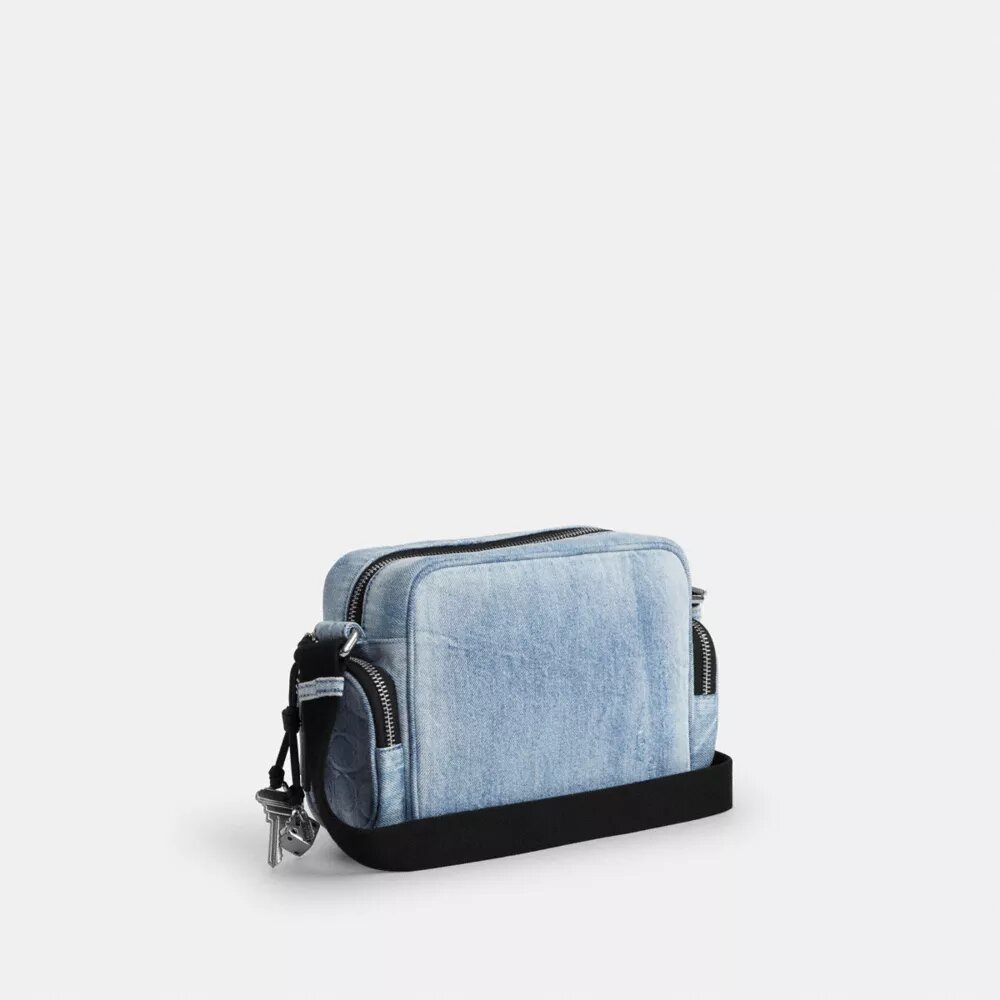 Fletcher crossbody-taske i den populære signatur-denim