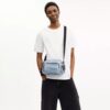 Fletcher crossbody-taske i den populære signatur-denim