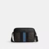 Graham crossbody-taske i Signature Canvas med varsity-striber