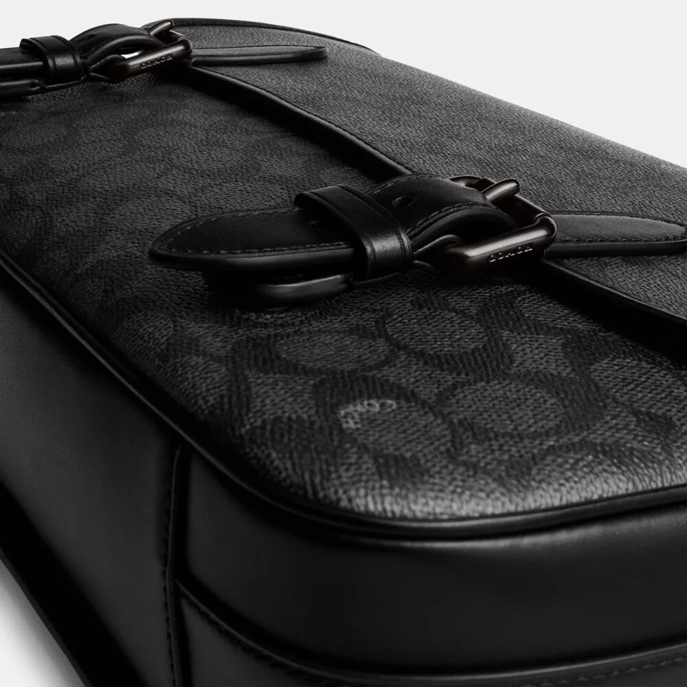 Hitch-messengertaske i Signature Canvas
