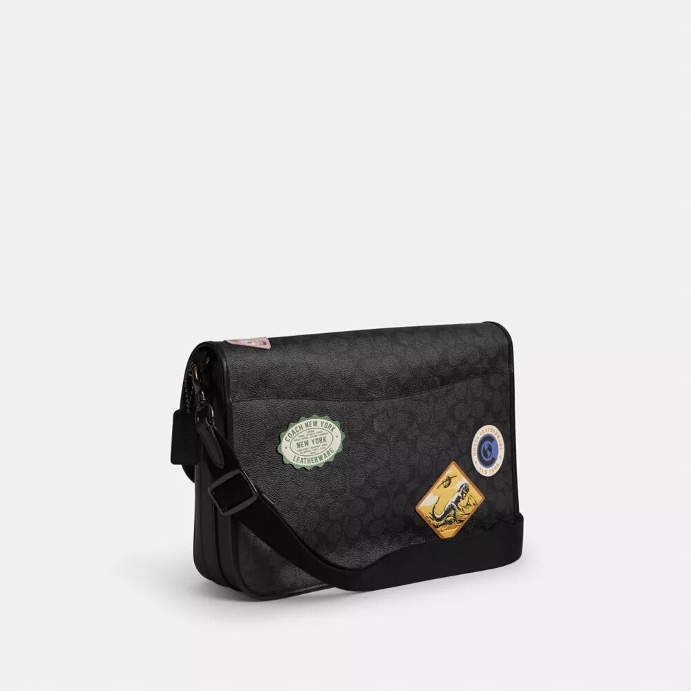 Hitch-messengertaske i Signature Canvas med patches