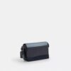Jack lille crossbody-taske med klap i Ombre Signature Canvas