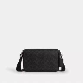 Jack lille crossbody-taske med klap i Signature Canvas