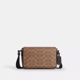 Jack lille crossbody-taske med klap i Signature Canvas