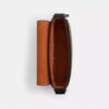 Jack lille crossbody-taske med klap i Signature Canvas