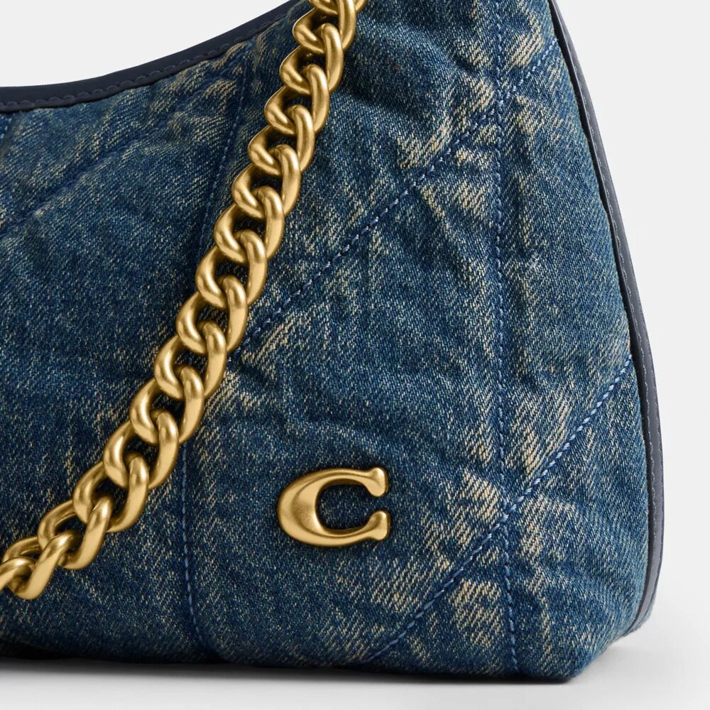Juliet skuldertaske 25 i regenerativ bomuldsdenim med quiltning
