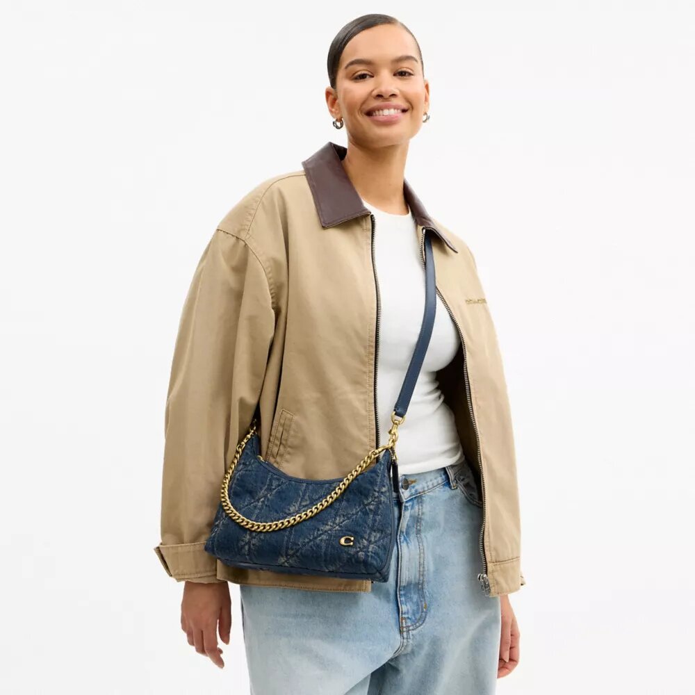 Juliet skuldertaske 25 i regenerativ bomuldsdenim med quiltning