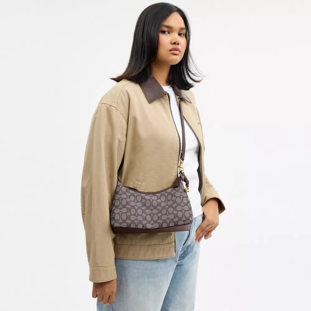 Juliet skuldertasker 25 i Signature Jacquard
