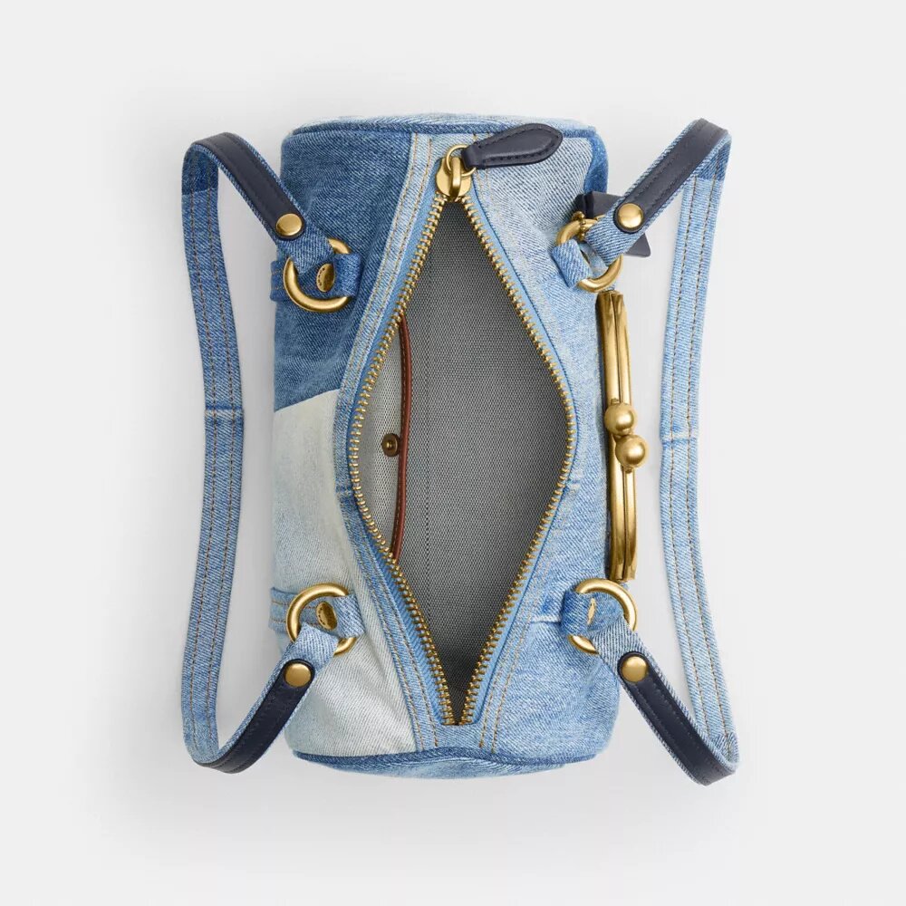 Kisslock Barrel-taske 28 i genbrugt denim