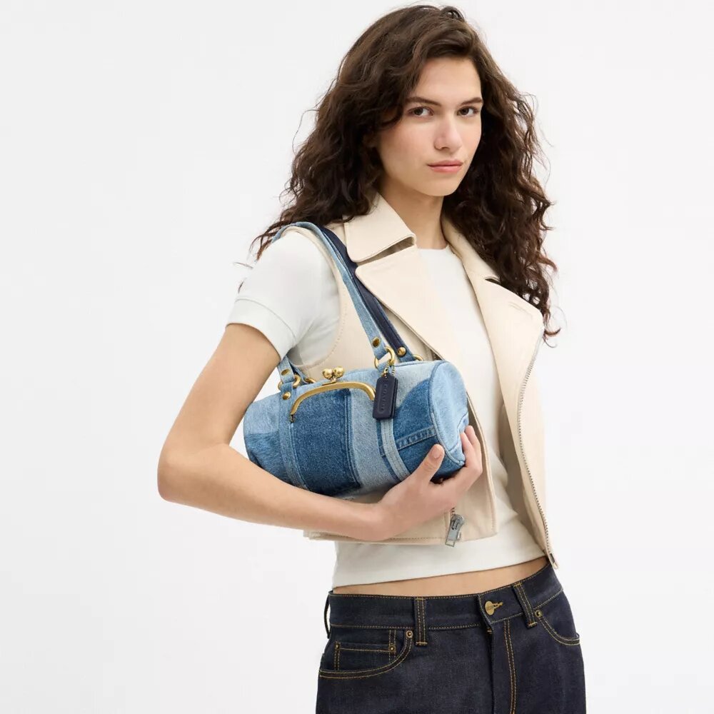 Kisslock Barrel-taske 28 i genbrugt denim