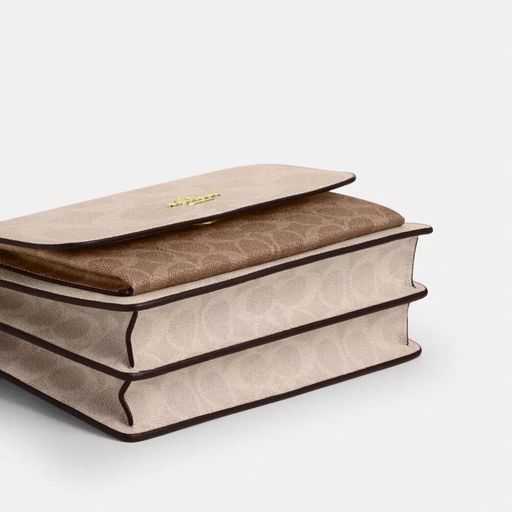 Klare crossbody-taske i blokmønstret Signature Canvas
