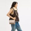Klare crossbody-taske i blokmønstret Signature Canvas