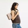 Klare crossbody-taske i blokmønstret Signature Canvas