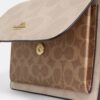 Klare crossbody-taske i blokmønstret Signature Canvas