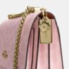 Klare crossbody-taske i Signature Canvas med vedhæng