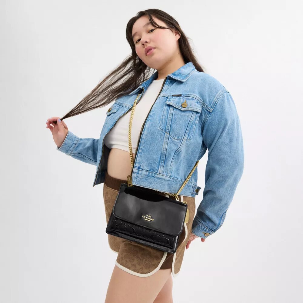 Klare crossbody-taske i signaturlæder