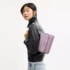 Klare crossbody-taske i signaturlæder