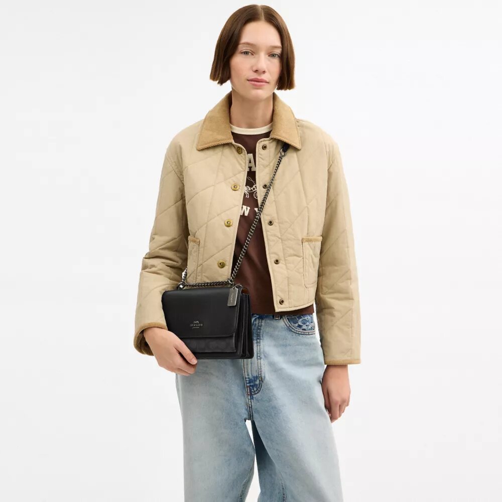 Klare crossbody-tasker i Signature Canvas