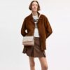 Klare crossbody-tasker i Signature Canvas