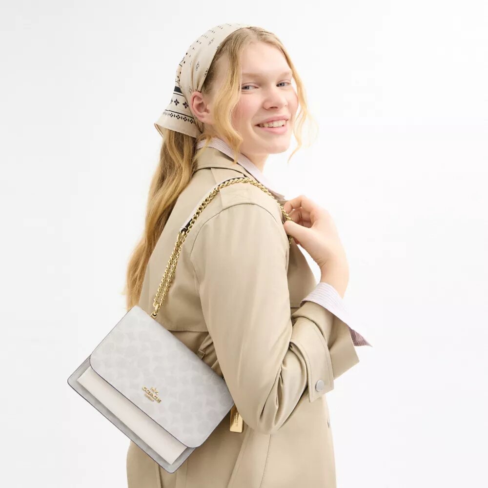Klare crossbody-tasker i Signature Canvas