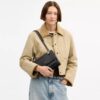 Klare crossbody-tasker i Signature Canvas