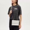 Klare crossbody-tasker i Signature Canvas