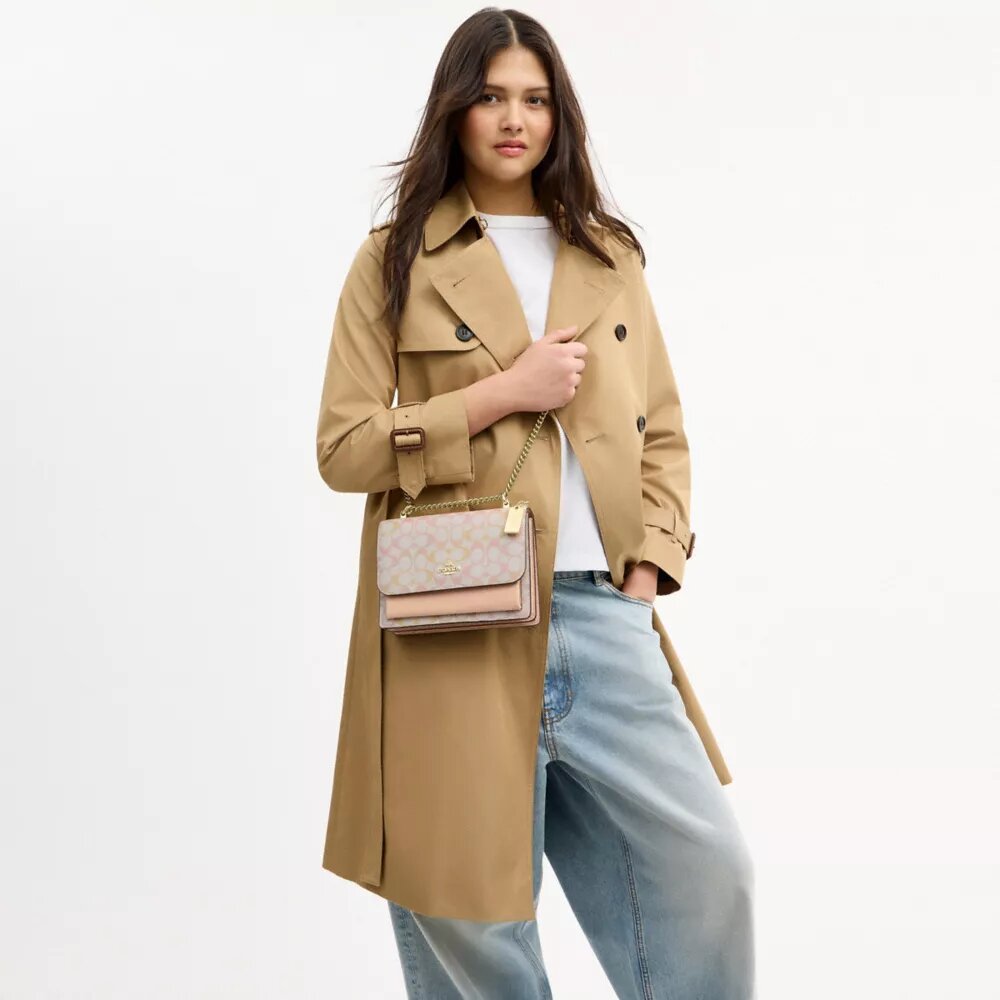 Klare crossbody-tasker i Signature Canvas