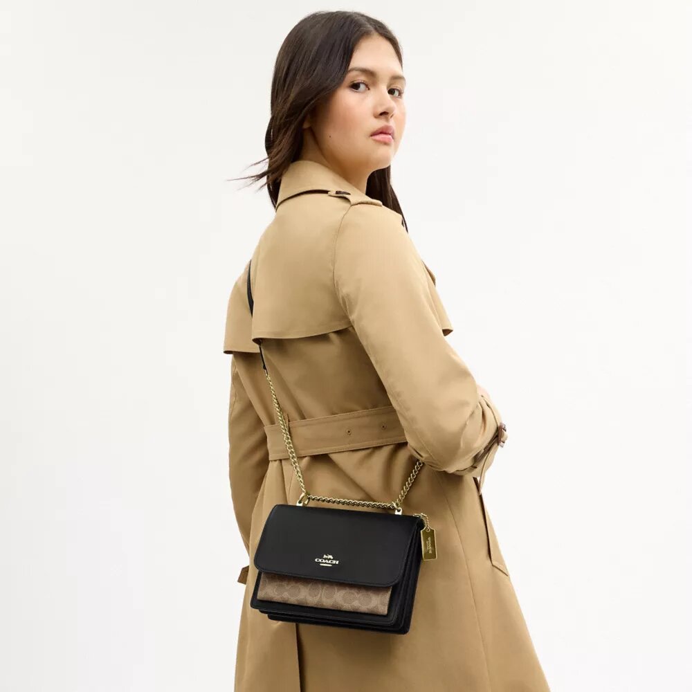 Klare crossbody-tasker i Signature Canvas