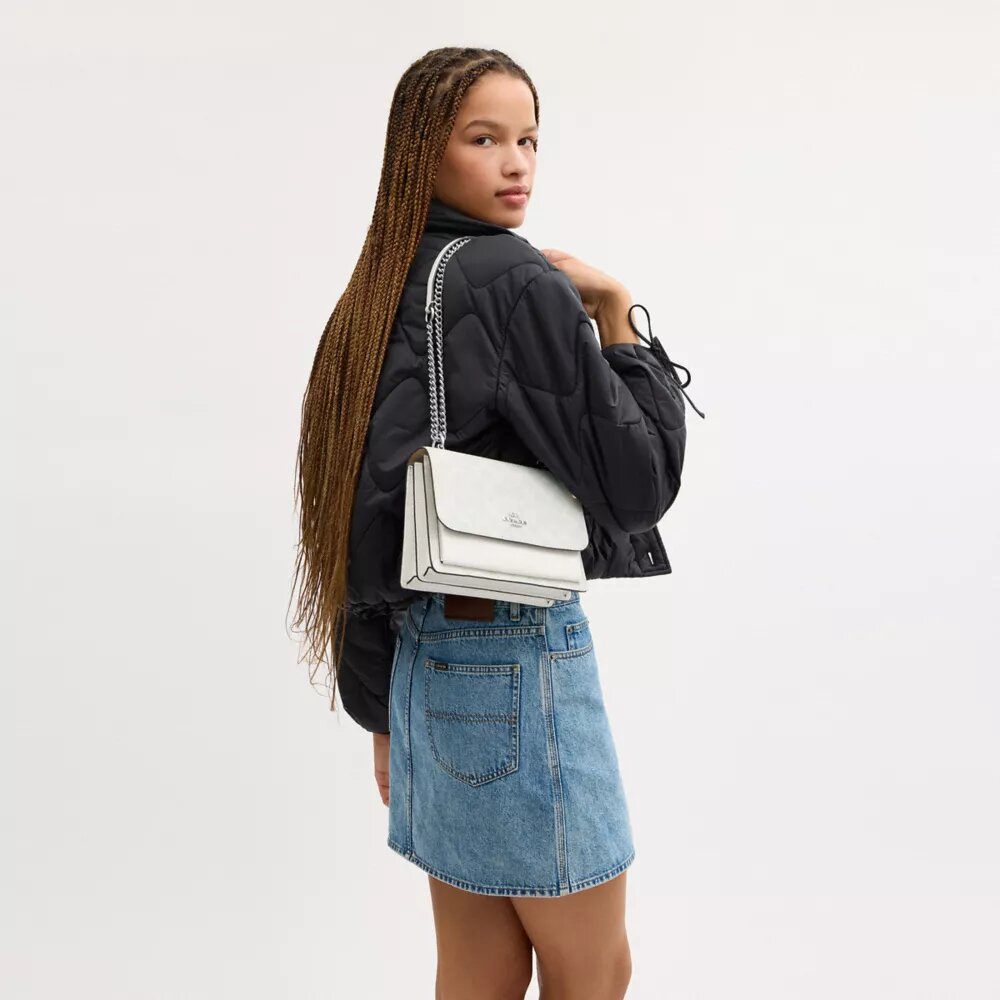 Klare crossbody-tasker i Signature Canvas