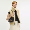 Klare crossbody-tasker i Signature Canvas