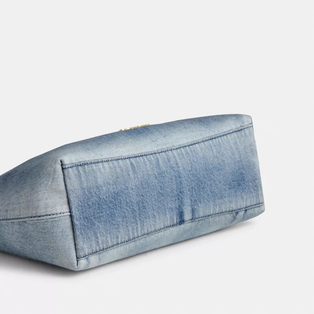 Laurel skuldertaske i Loved Denim med vedhæng