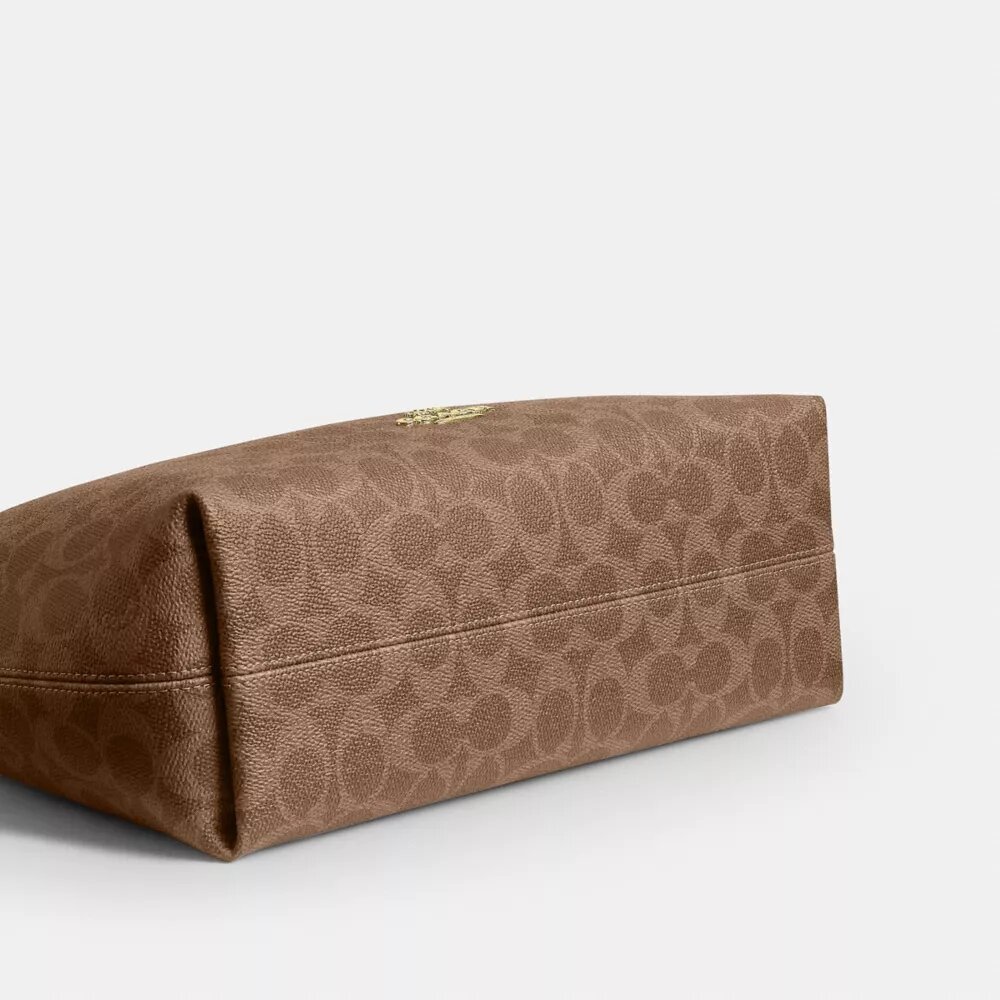Laurel skuldertaske i Signature Canvas