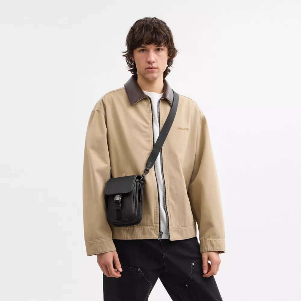 League Phone Crossbody-tasker