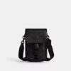 League-telefon-crossbody-taske i Signature Canvas