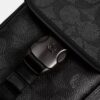 League-telefon-crossbody-taske i Signature Canvas