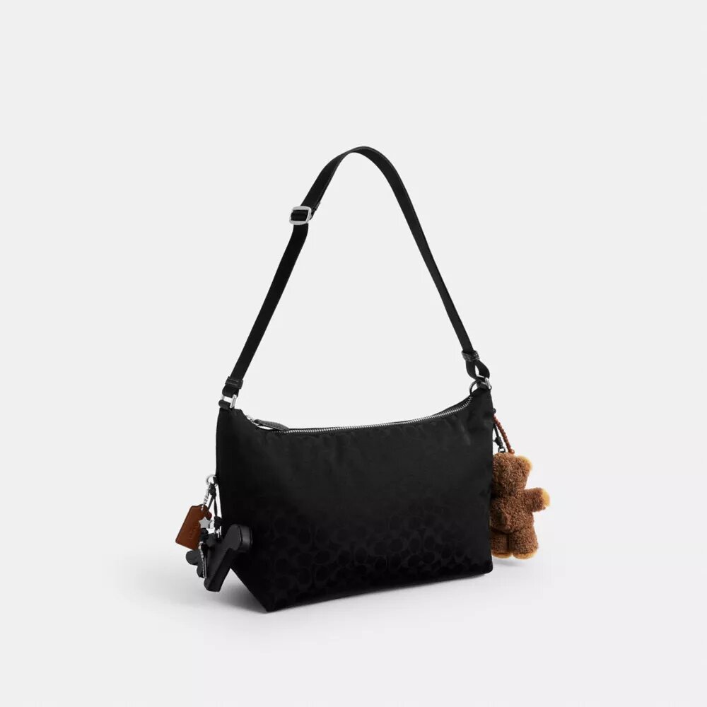Leo Crossbody i Signature Nylon med vedhæng