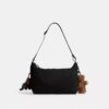 Leo Crossbody i Signature Nylon med vedhæng